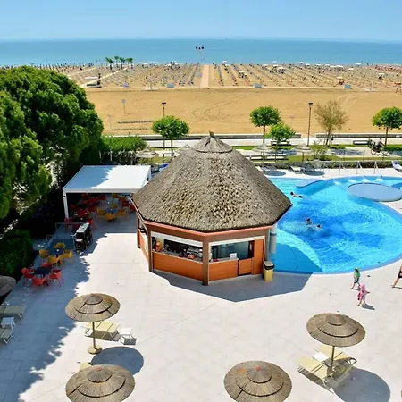 Modern Seaside With Pool Appartamento